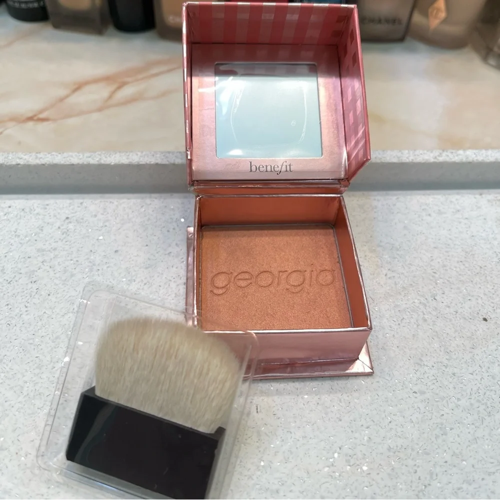 VAULTED ~ benefit ~ ‘GEORGIA’ Golden Peach Blush Blush Couleur Pêche Dorée ~ NIB